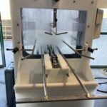 Laveuse de contenants avec guidage réglable pour couvercles