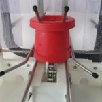 Lavage de mangeoires pour animaux dans la laveuse LCJC