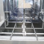 Intérieur de la laveuse de caisses, construction en acier inxoydable